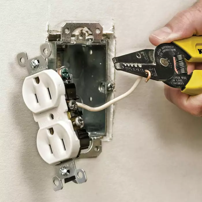 Klein Tools Wire Stripper/Cutter (10-18 AWG Solid), Model 11045 - Image 6