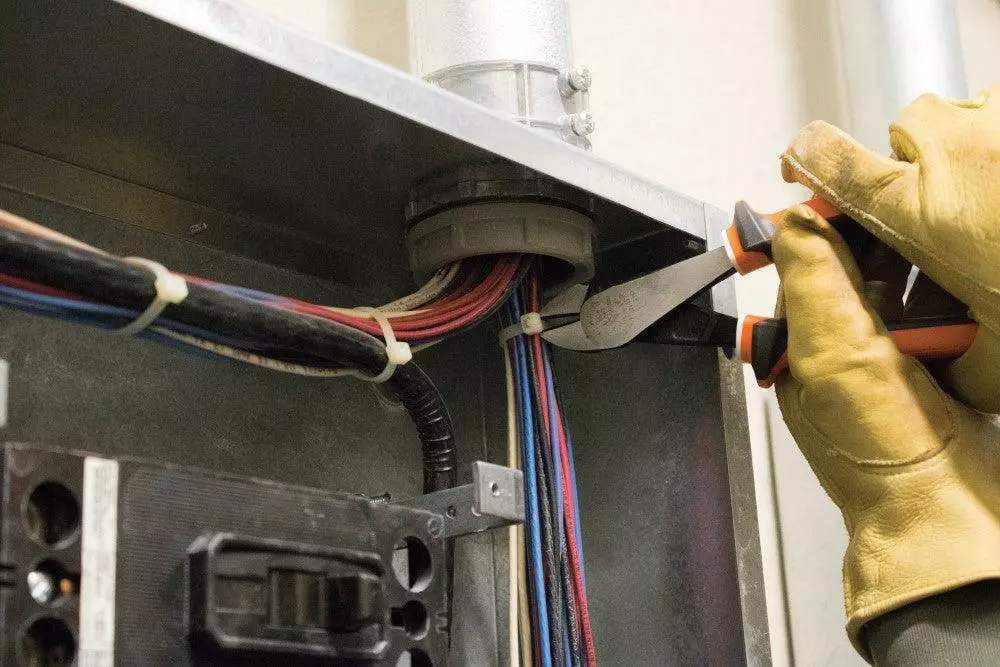 Klein Tools 1000V Insulated Tool Kit, 5 Piece, Model 94130 - Image 4