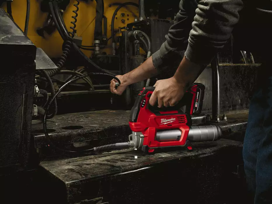 Milwaukee M18™ 2Speed Grease Gun 2CT Kit, Model 2646-22CT* - Image 4