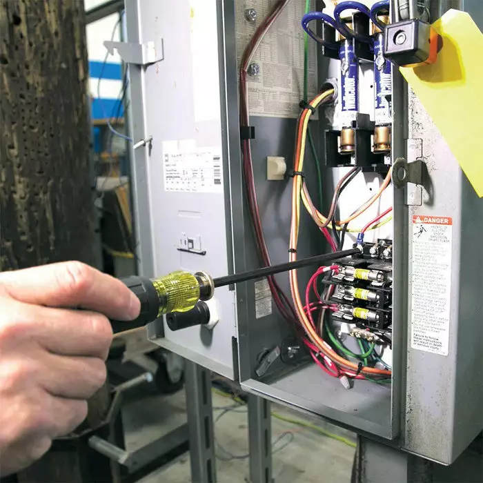 Klein Tools Adjustable Screwdriver, #1 And #2 Square, Model 32708 - Image 6