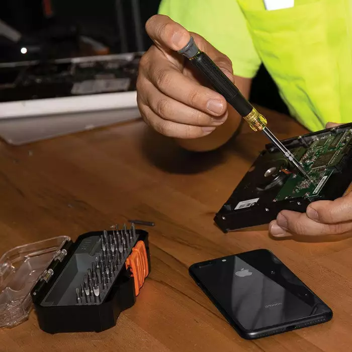 Klein Tools All-in-1 Precision Screwdriver Set With Case, Model 32717 - Image 11