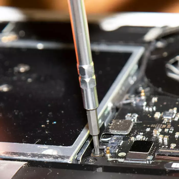 Klein Tools All-in-1 Precision Screwdriver Set With Case, Model 32717 - Image 10