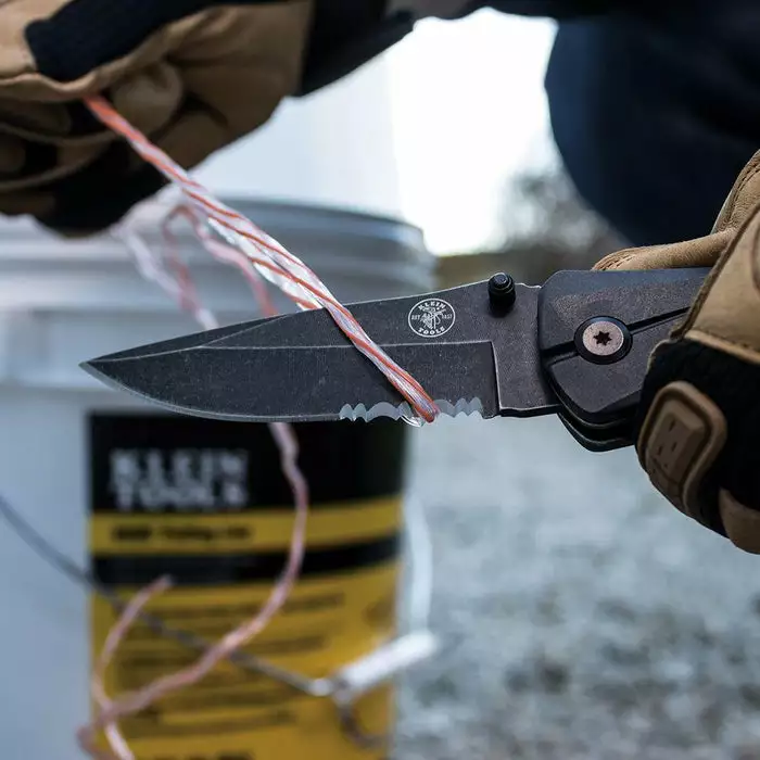 Klein Tools Spring-Assisted Open Pocket Knife, Model 44223 - Image 9