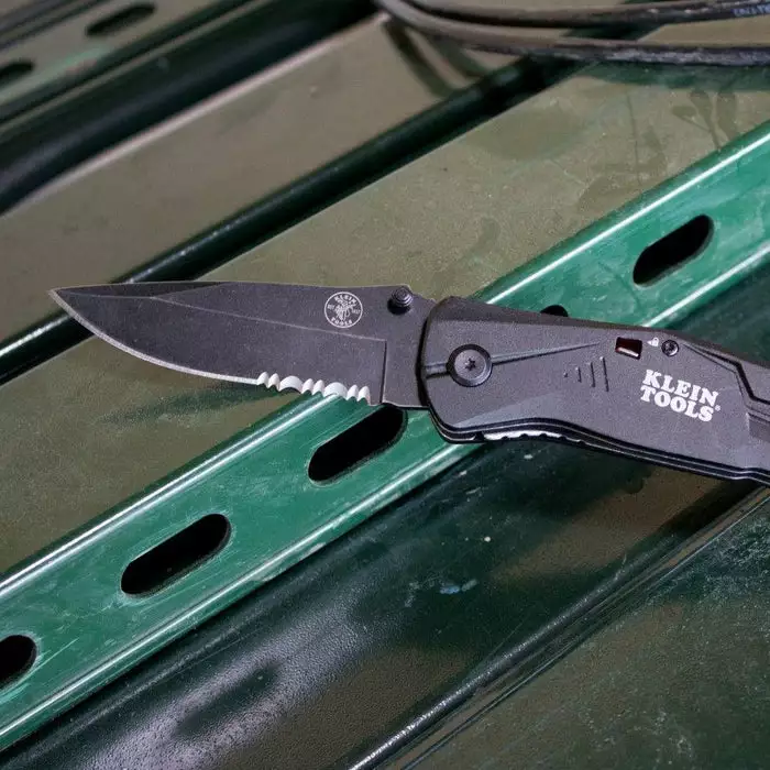 Klein Tools Spring-Assisted Open Pocket Knife, Model 44223 - Image 8