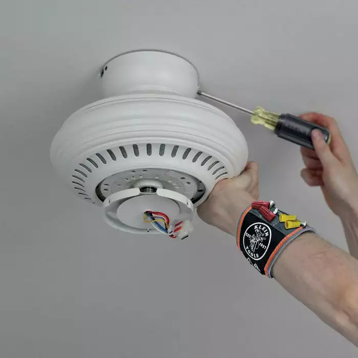 Klein Tools Tradesman Pro™ Magnetic Wristband, Model 55895 - Image 3