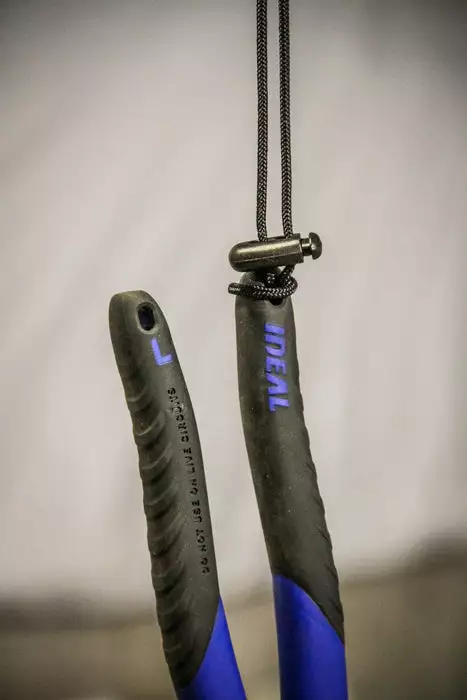 IDEAL Linesman Pliers 9-1/2" With New England Nose, Model 30-3430* - Image 4