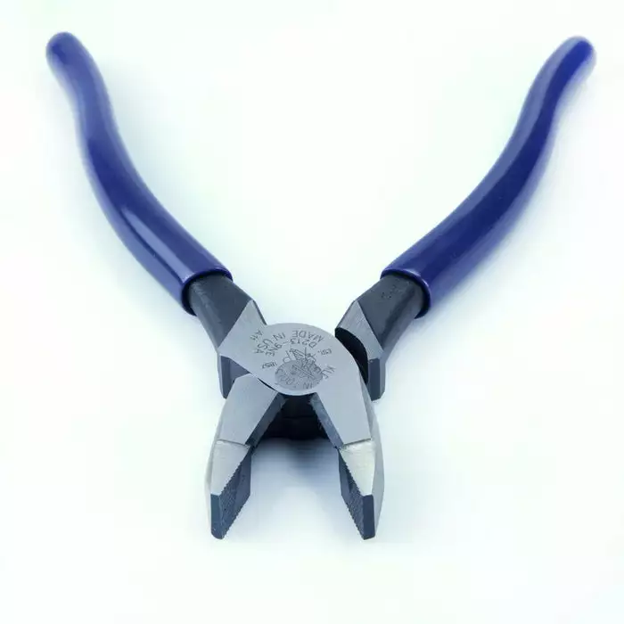 Klein Tools 9-Inch New England Nose, Lineman's Pliers, Model D213-9NE - Image 3