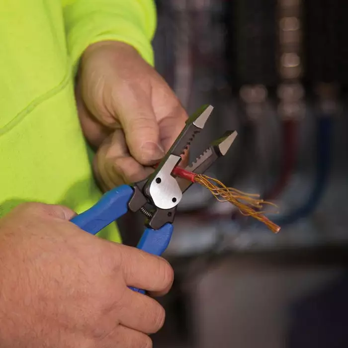 Klein Tools Klein-Kurve Heavy-Duty Wire Stripper 8-20 AWG, Model K12035 - Image 4